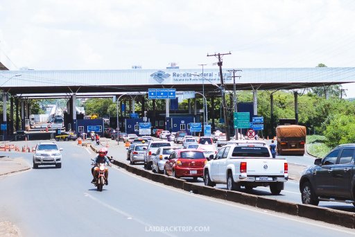 crossing-the-border-paraguay-to-brazil.jpg