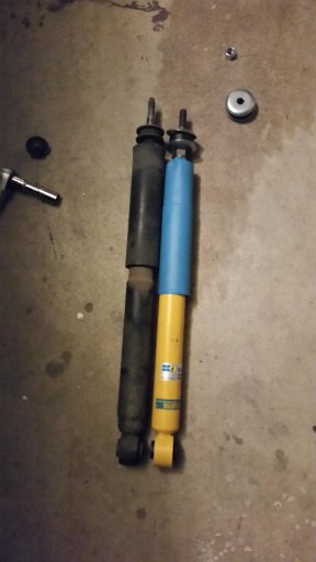 Rear shock length difference.jpg