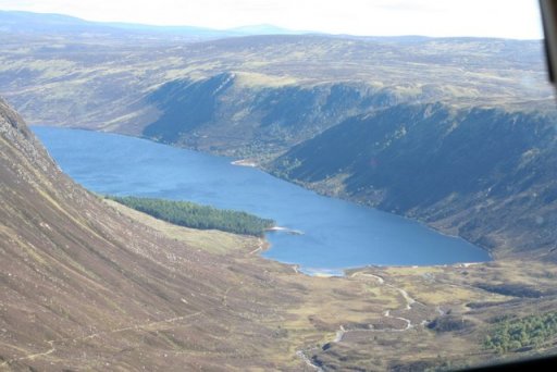 Loch_Muick_-_geograph.org.uk_-_566507.jpg