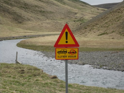 Iceland_roadsign.JPG