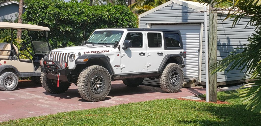 2020 Jeep JLU Front Angle.jpg