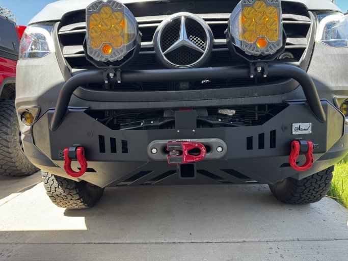 detail-bumper-front-face-lp9-shackles.jpg detail-bumper-front-face-lp9-shackles.jpg