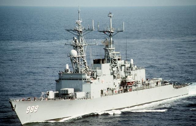 USS_Deyo_(DD-989).jpg
