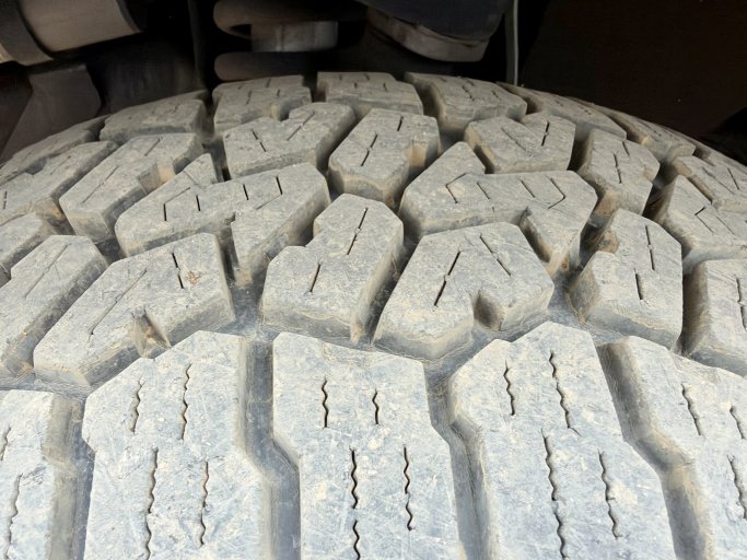 18_Tire_tread.jpg
