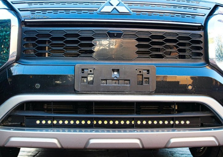 2022-Mitsubishi-Outlander-Single-30in-Light-Bar.jpg