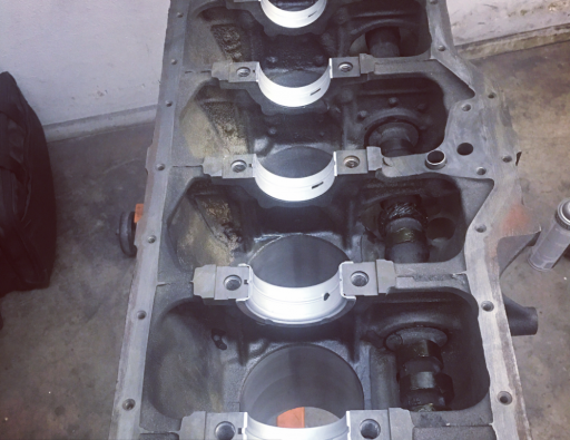 Jade's engine block - checking main bearing clearance.PNG