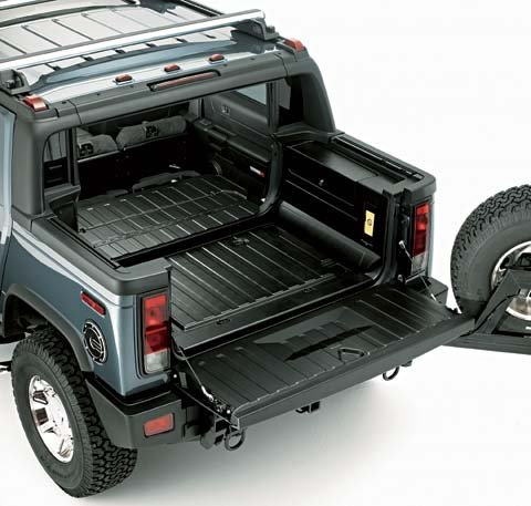 112_0408_first_drive_2005_hummer_h2_sut_02z-2005_hummer_h2_sut-open_tailgate_top_angle_view1.jpg