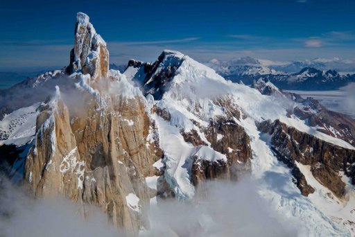 Noel_MotoPatag_Cerro_Torre.jpg